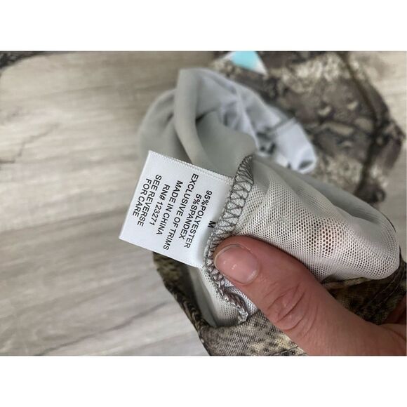 J for Justify NWT (Nordstrom) Top Reptile Print Cut Out Mock Neck Sz Medium - Picture 7 of 7